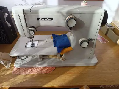 Funkční šicí stroj Lada