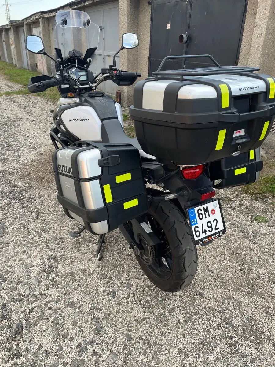 Suzuki V-Strom DL1000, 2014 – 71 000 km, 3 kufry + výbava