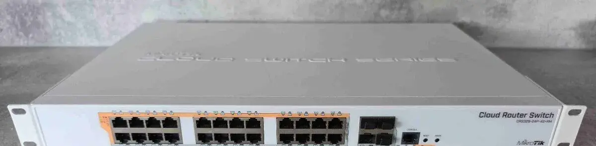MikroTik CRS328-24P-4S+RM