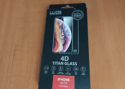Ochranne sklo 4D Full Glue iPhone 15/16 - Titan Glass