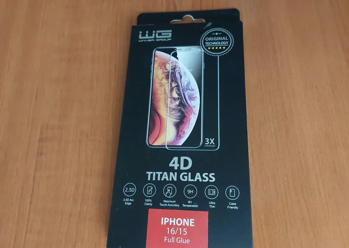 Ochranne sklo 4D Full Glue iPhone 15/16 - Titan Glass