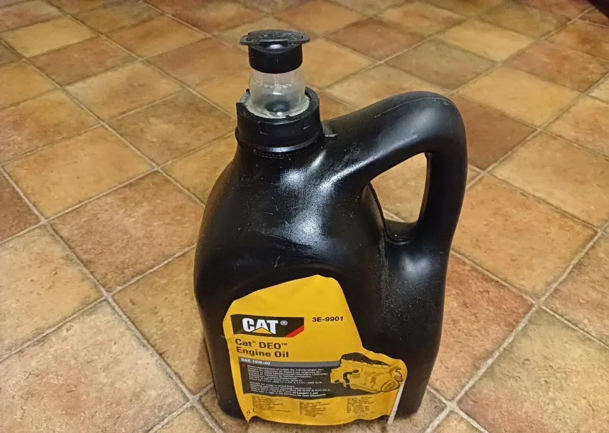 5l oleje do pily na ztrátové mazání lišty 15W40