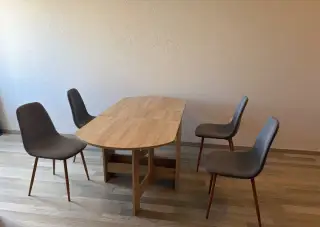jídelní stoleček + 4 židle