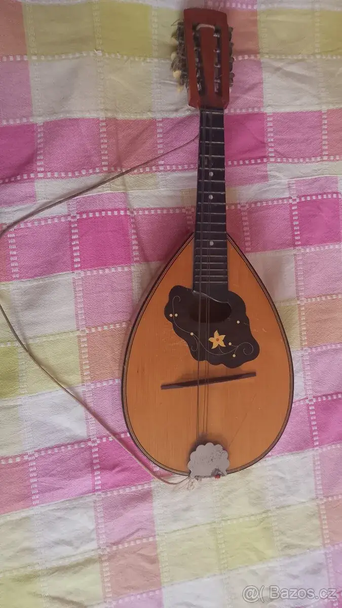 Starožitná loutna