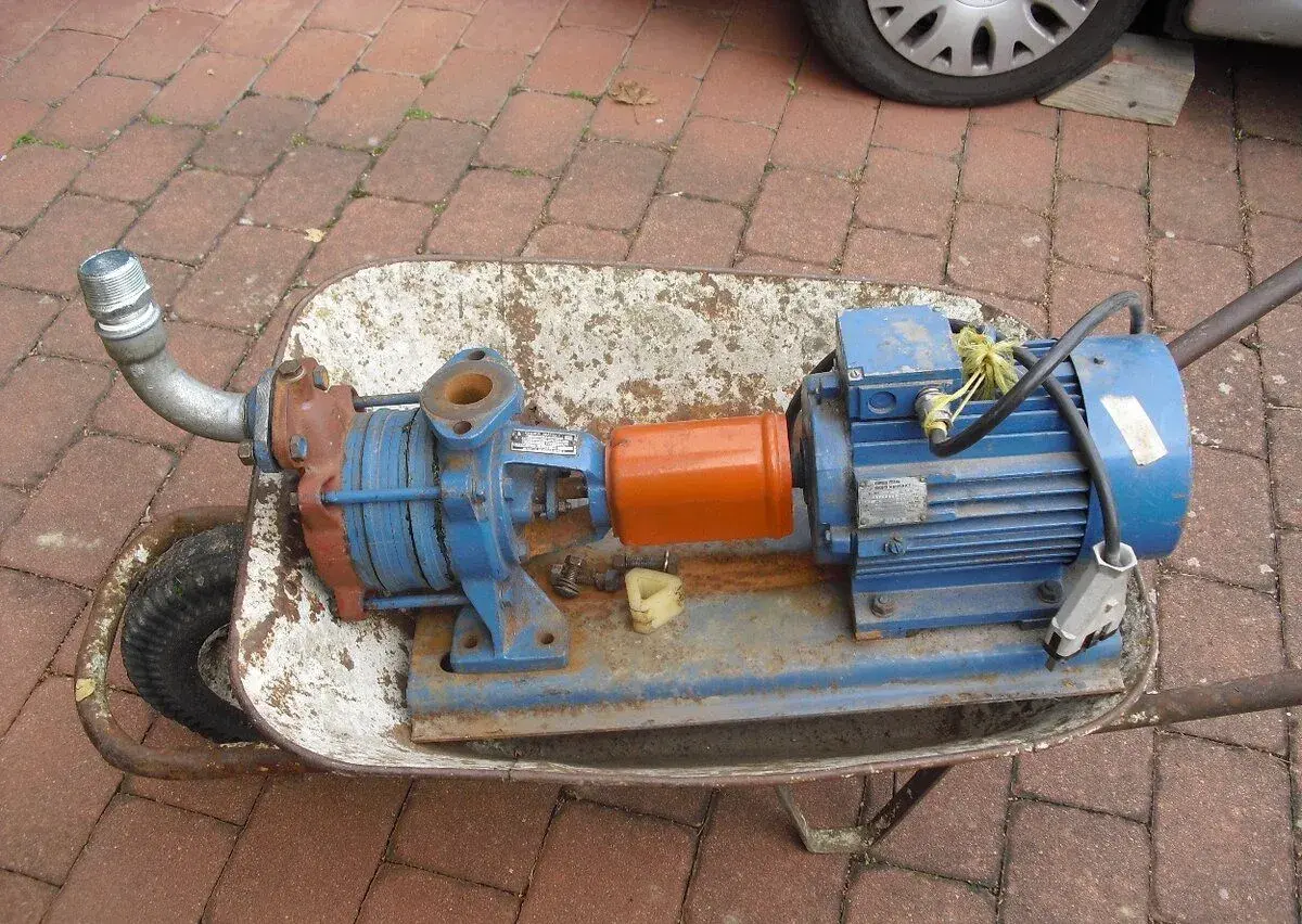 Soustrojí čerpadlo + elektromotor.