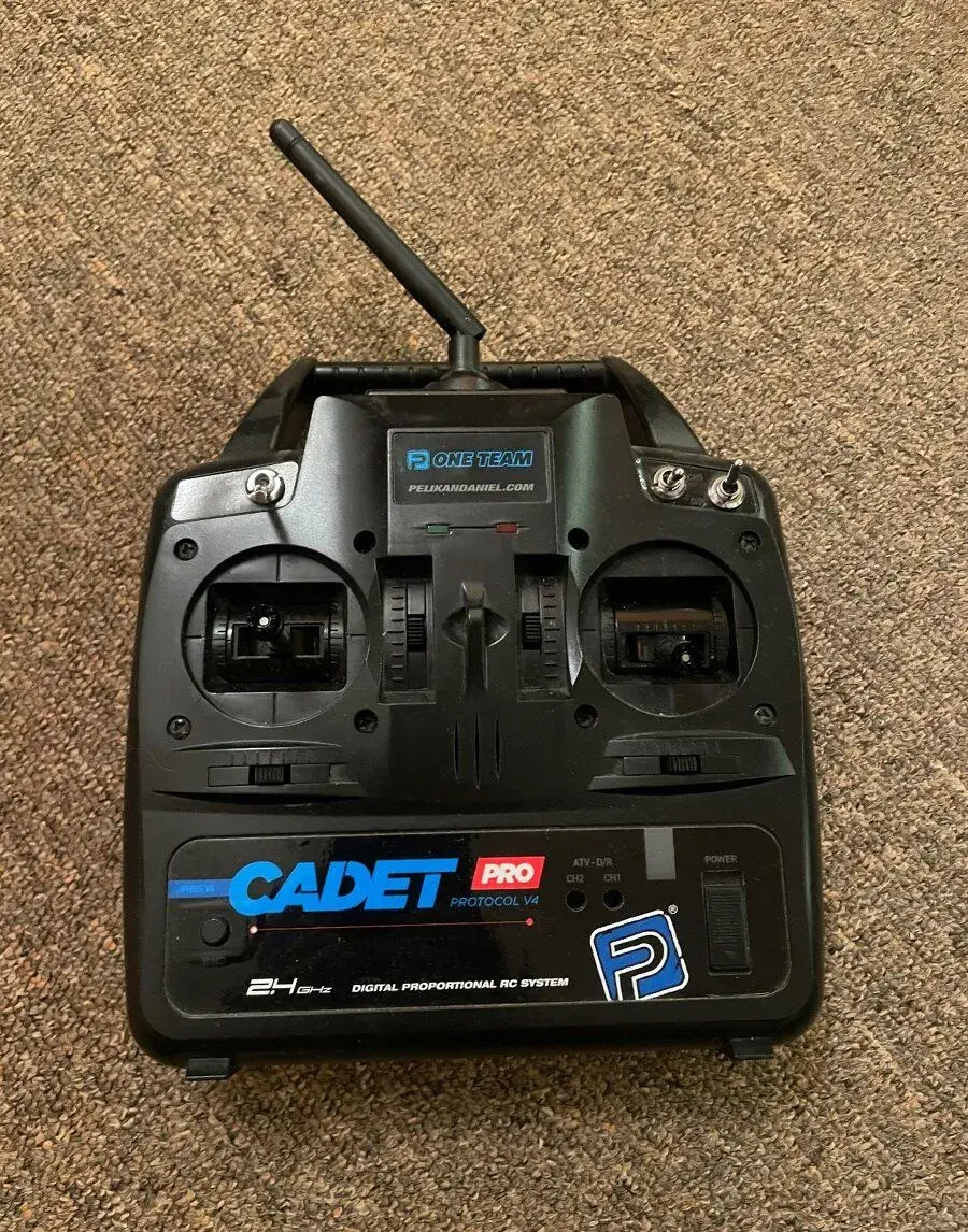 Vysílačka Cadet pro V4