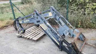 Čelní nakladač Zetor 9540