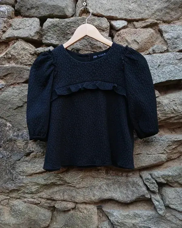 Černý strukturovaný top Zara s puff rukávy vel. S