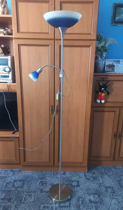 Stojací lampa