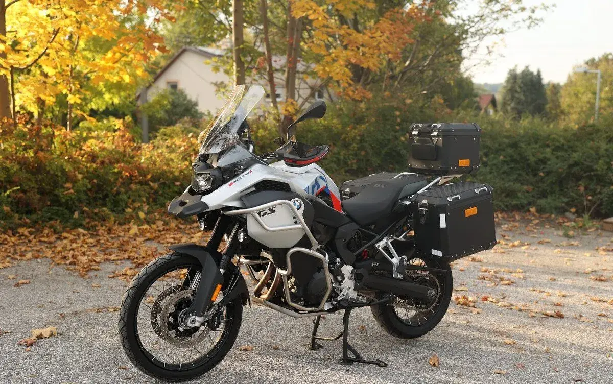 BMW F900GS Adventure – stav, REMUS,kufry, záruka 04/2029