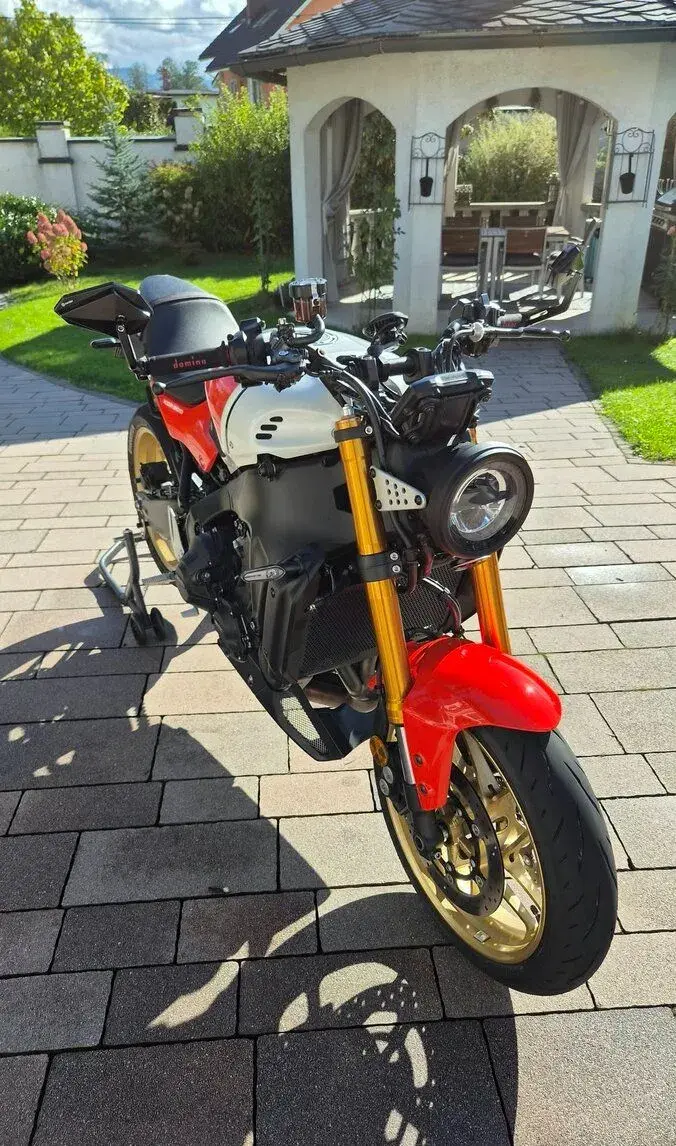 XSR 900