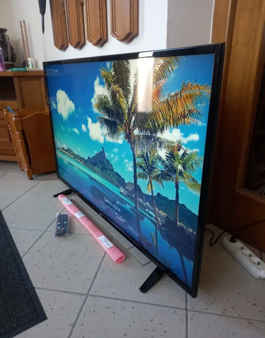 LG 49UH603V 4K Ultra HD Smart LED TV