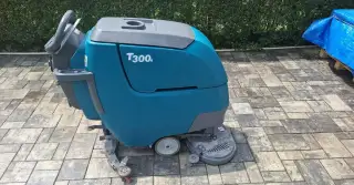 Podlahový mycí stroj TENNANT T300e 600mm