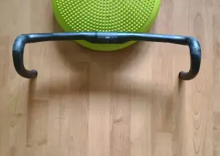 karbonové řídítka