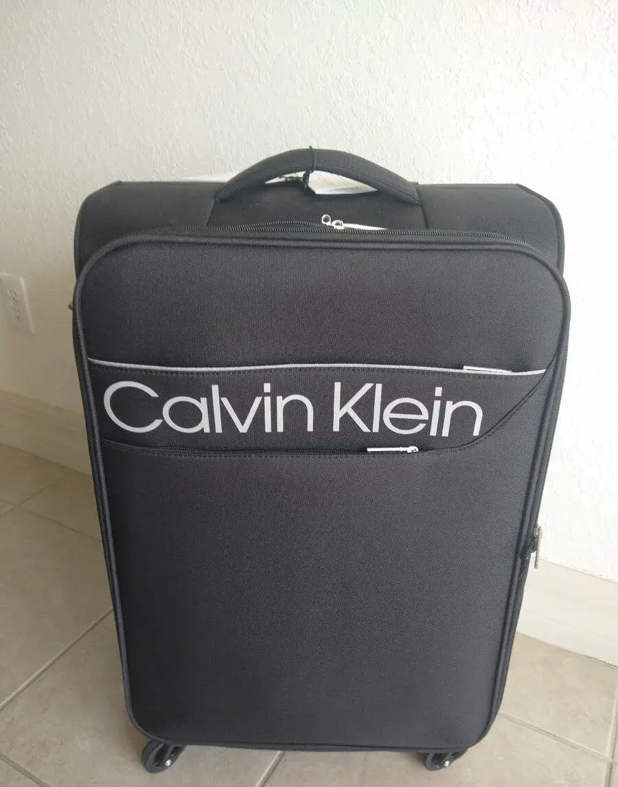 Calvin Klein - cestovní zavazadlo.