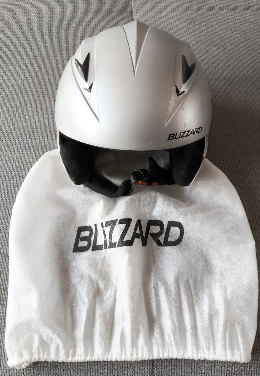 Dětská lyžařská helma BLIZZARD (8-12 let)