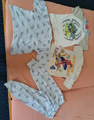 Balík oblečení Spider-Man a Šmoulové (78)