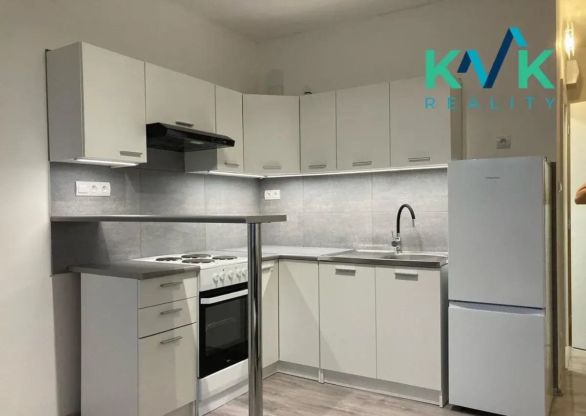 Pronájem garsoniéry 19 m2, kompletní rekonstrukce, Chodov, u