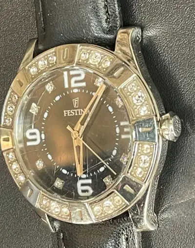 Damské hodinky Festina, quartz, plně funkčni.