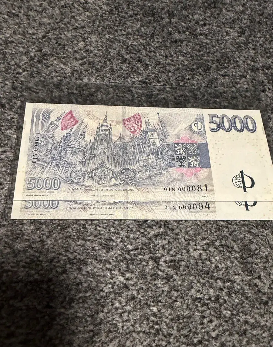 Bankovky 5000Kč s přítiskem