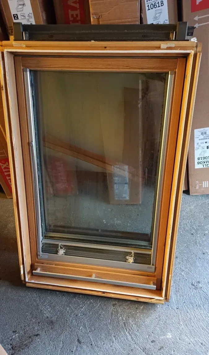Střešní okno Velux 78x118