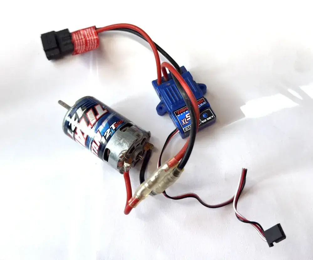 Traxxas stejnosměrný regulátor XL-5 LVD+nový motor Titan 12T