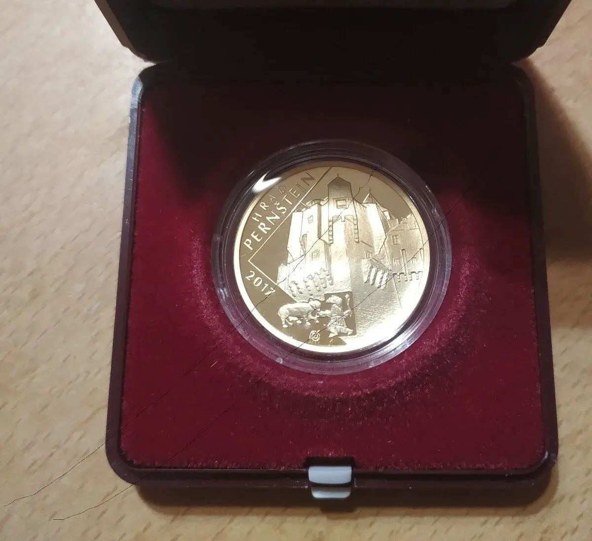 Zlatá mince ČNB hrad Perštejn proof
