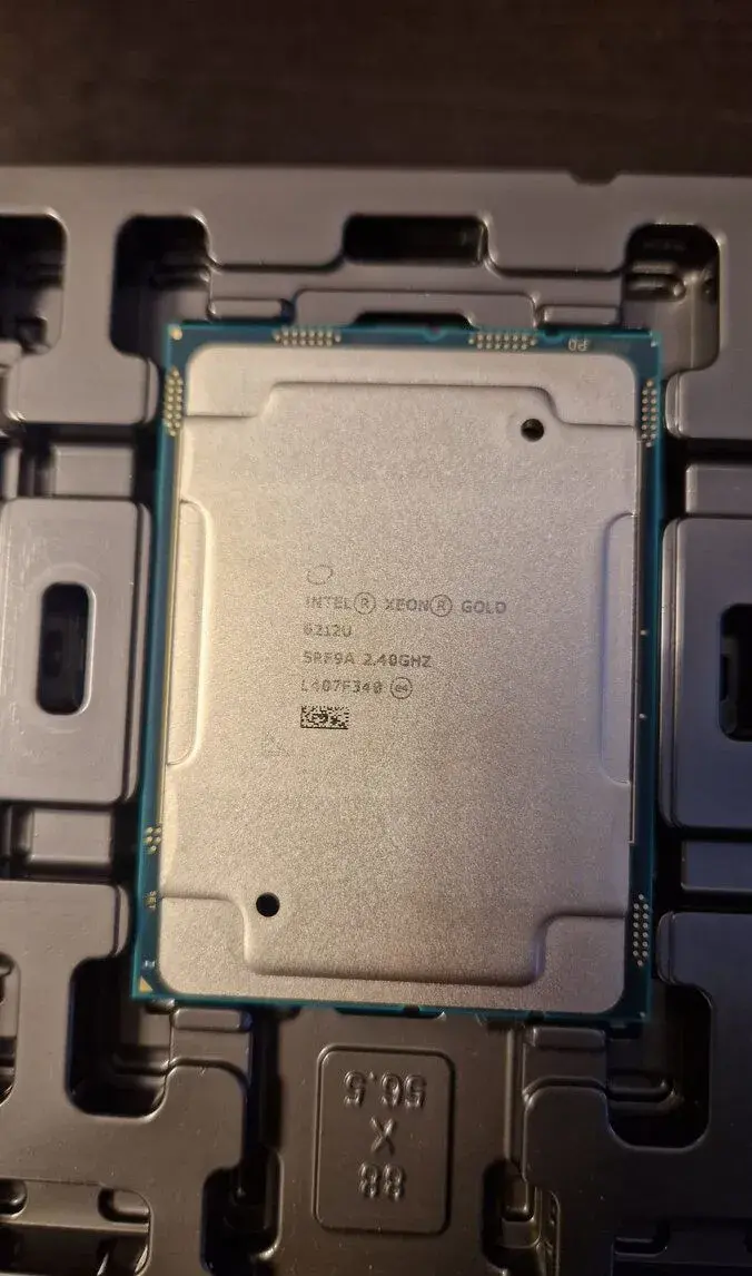 Intel Xeon Gold 6212U - 24 core - nový - k dispozici 7 kusů