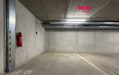 Pronájem garážového stání, 18 m², Plzeň, ul. Rejskova