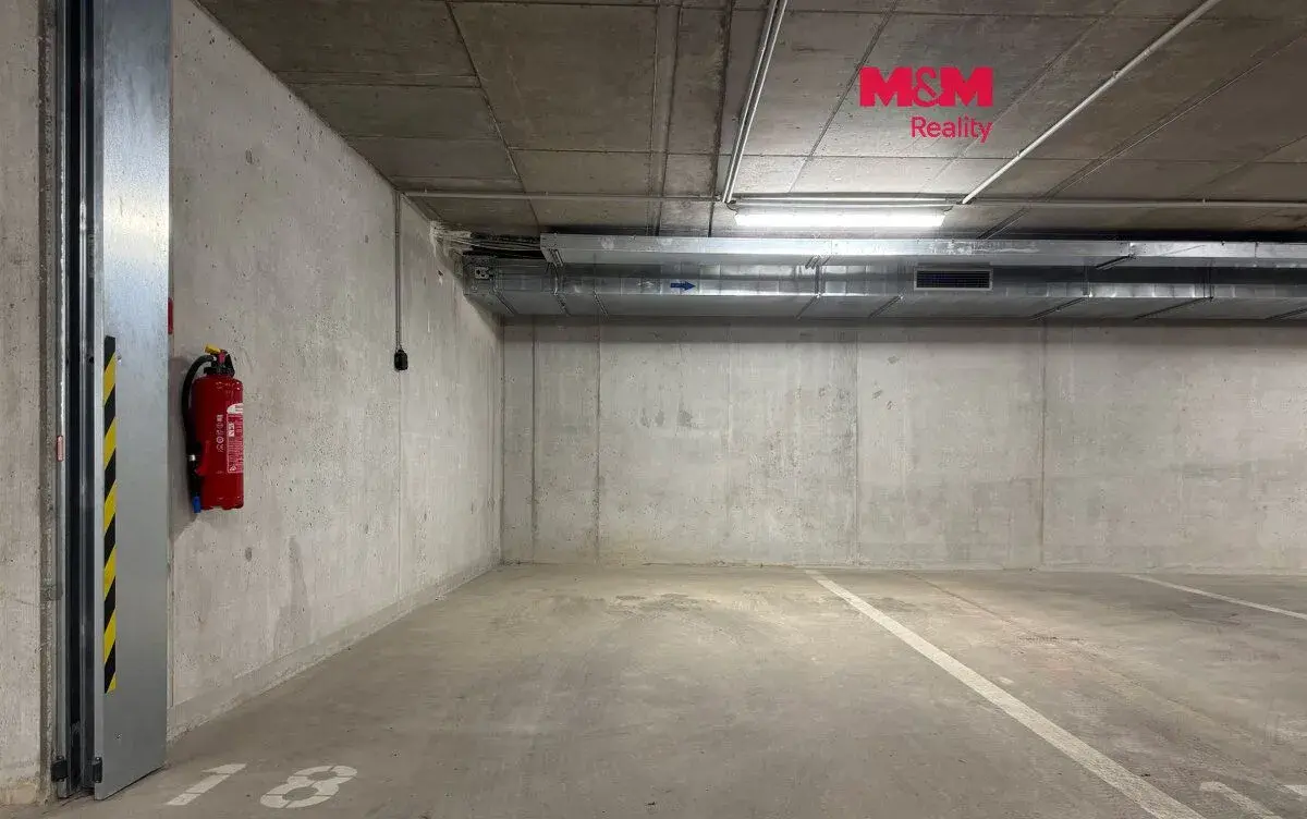 Pronájem garážového stání, 18 m², Plzeň, ul. Rejskova