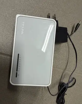 Switch tp-link tl-sf1008d-8 portů