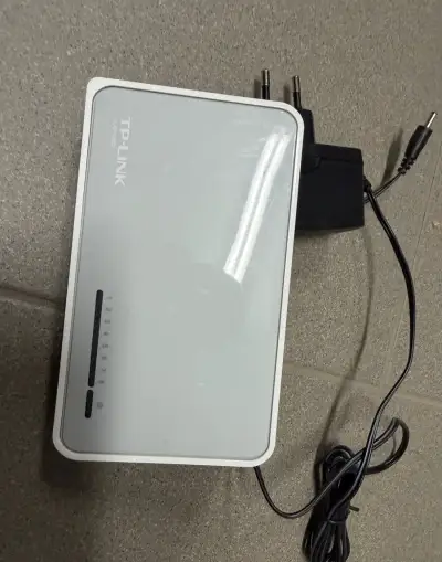 Switch tp-link tl-sf1008d-8 portů