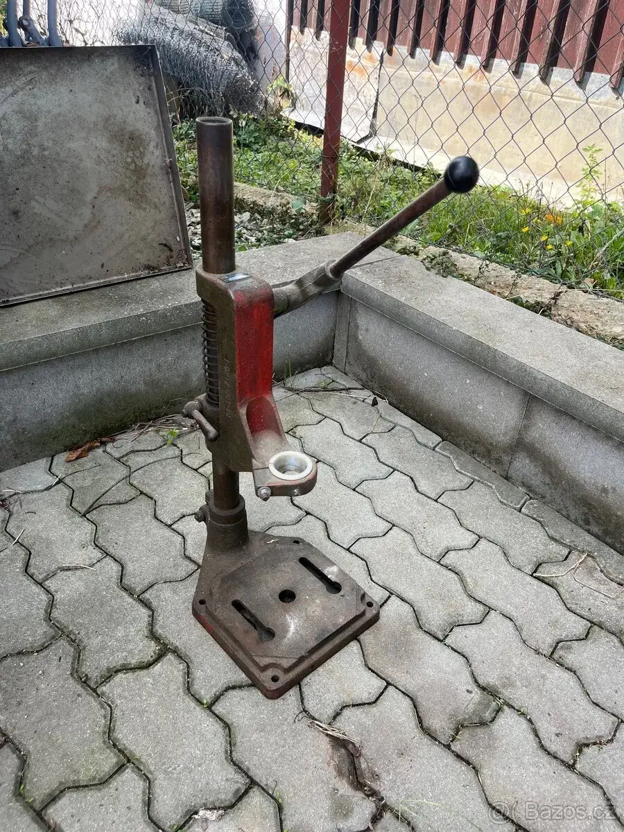 Stojan na vrtačku