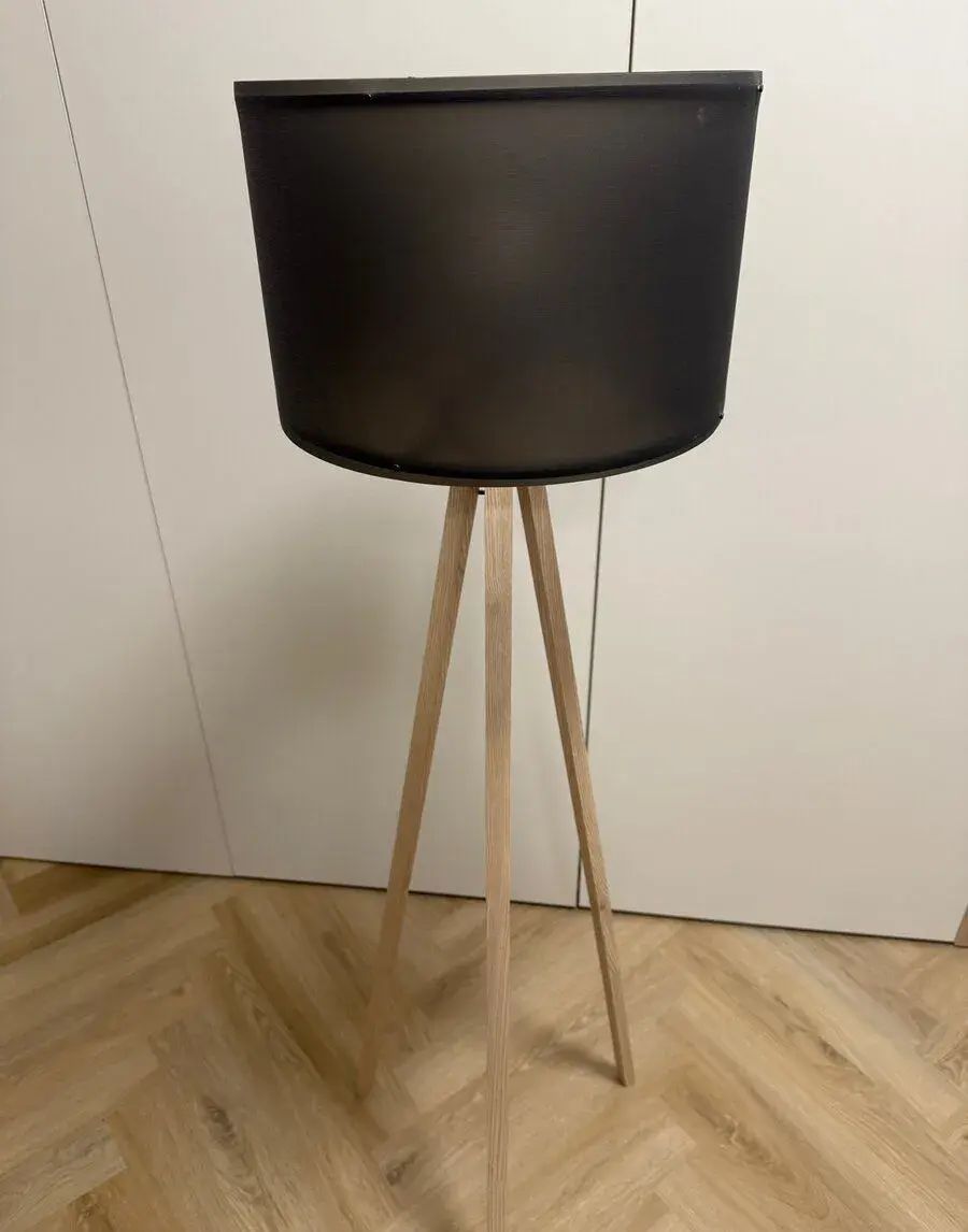 Stojací lampa