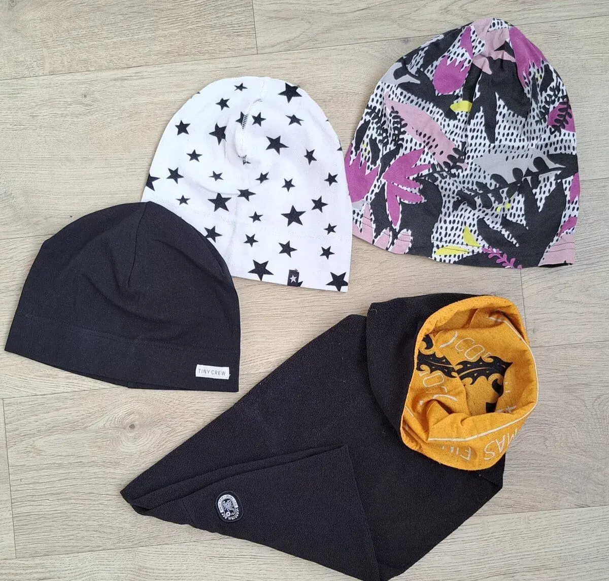 3x dětské dívčí čepice +nákrčník, vel. 98/104