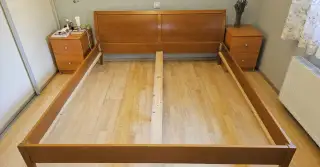Kvalitní manželská postel masiv buk +BONUS 2× noční stolek