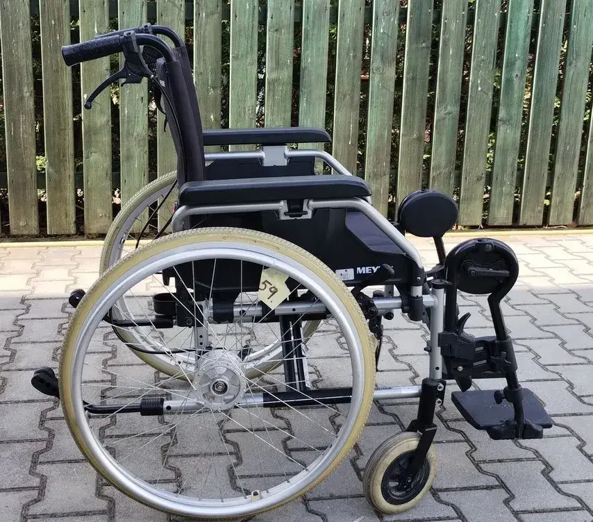 059-Mechanický invalidní vozík Meyra.