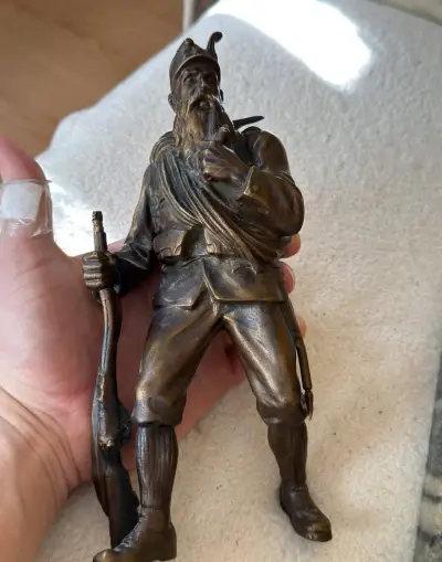 Rakousko-uherský horský myslivec – originál bronzová soška