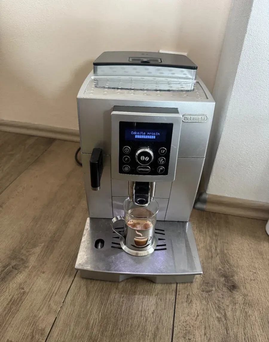 Kávovar delonghi automatický