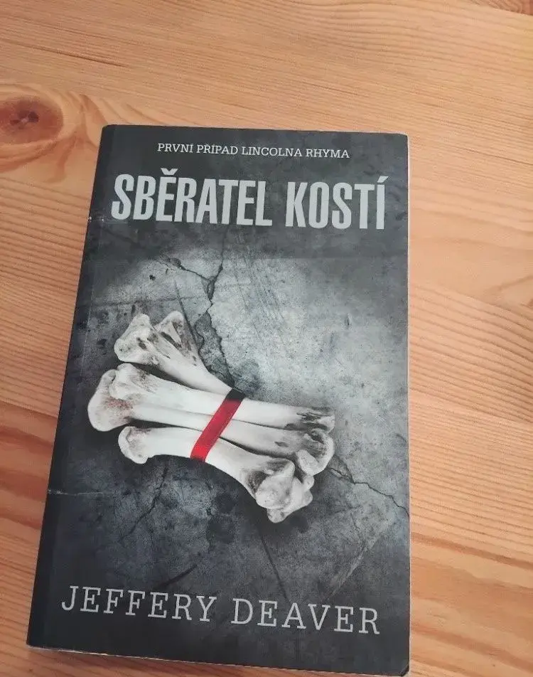 JEFFERY DEEAVER --> SBĚRATEL KOSTÍ