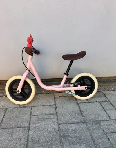Dětské odražecí kolo BTWIN se stojánkem