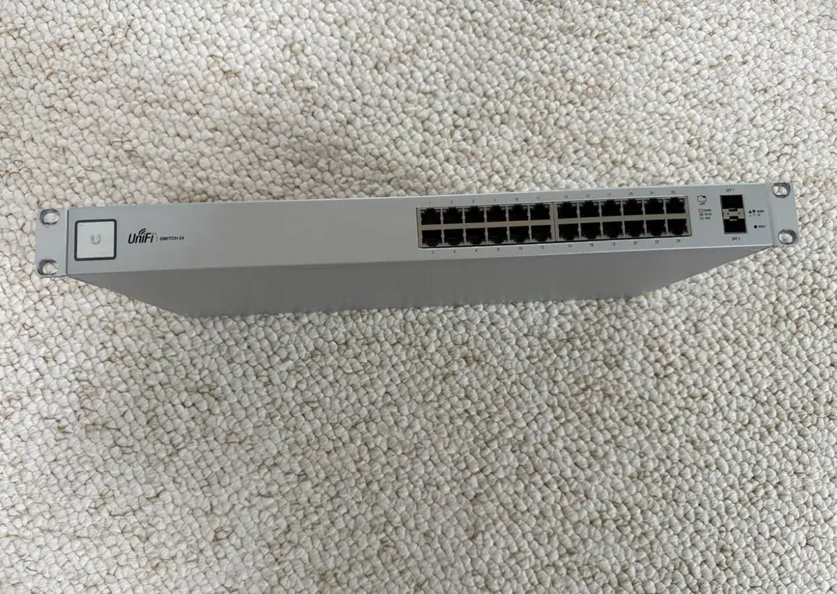 Ubiquiti US-24 switch