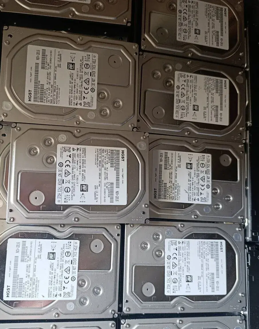52x Disk HDD 2.5 3.5 SAS 2TB a 4TB HGST 12GBs