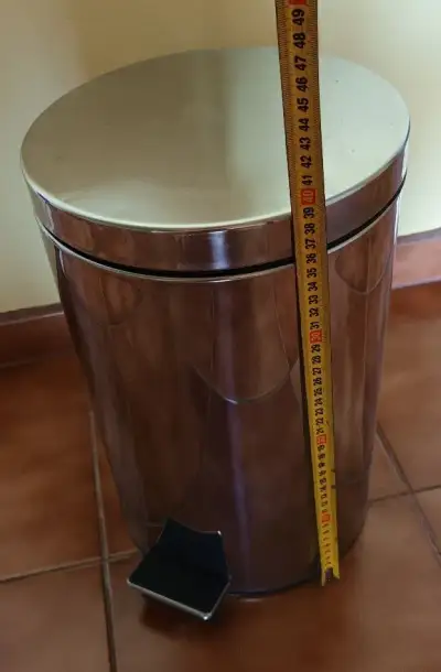 Nerezový koš na odpadky