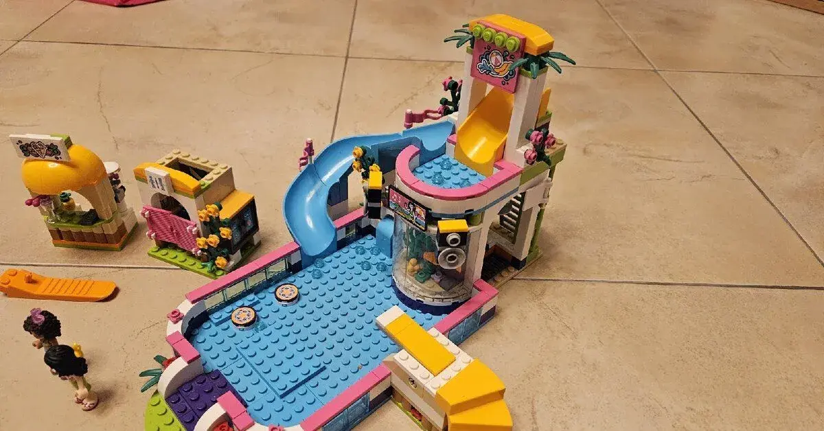 LEGO Friends 41313 Heartlake Summer Pool