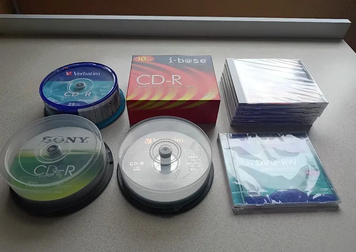 NOVÁ, nerozbalená CD-R a CD-R a DVD-RW. I jednotlivě.