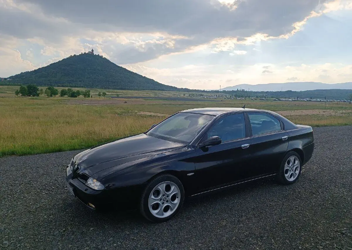 Alfa Romeo 166