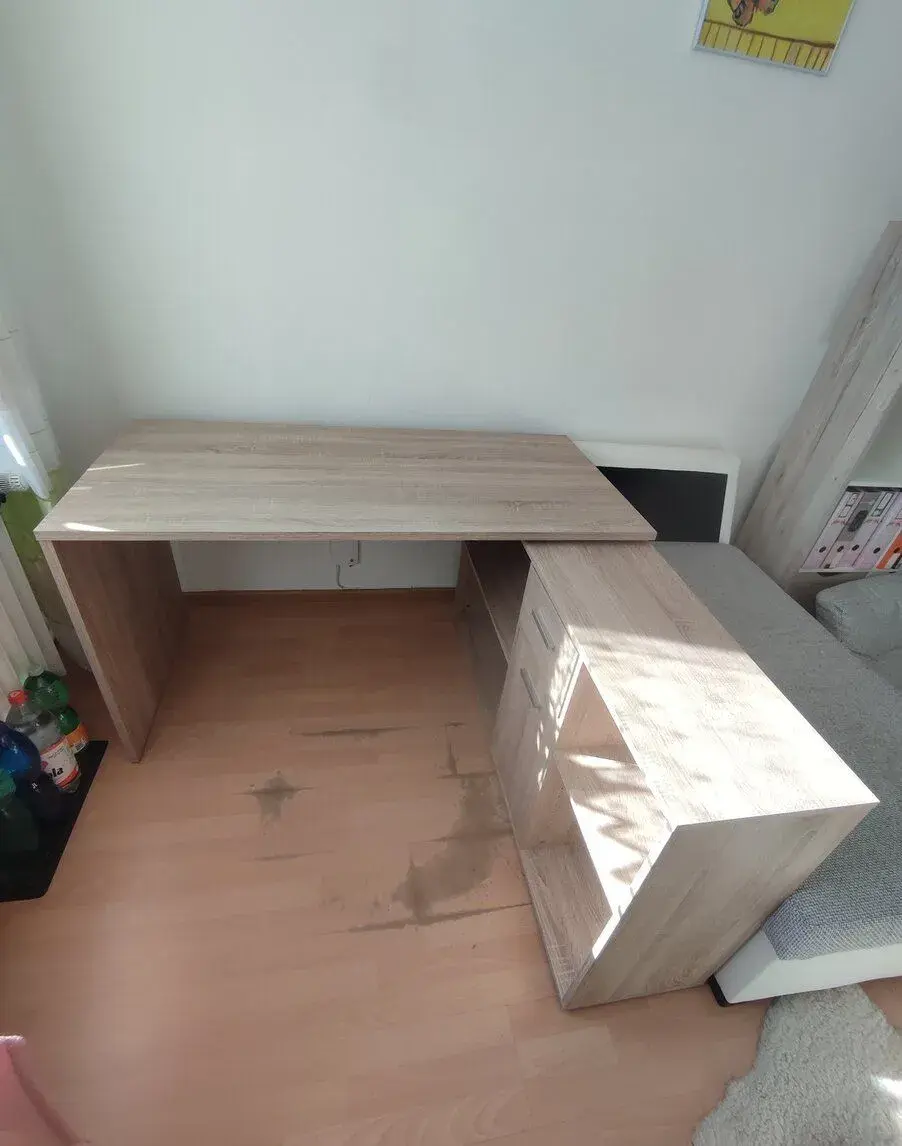 Pracovní stůl