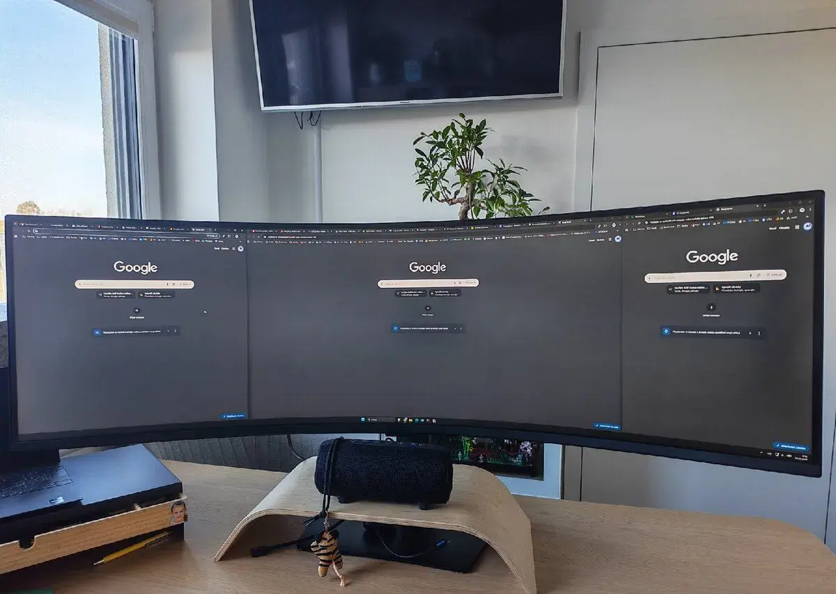 Samsung Odyssey G9 (G95C) 49" LED monitor v záruce