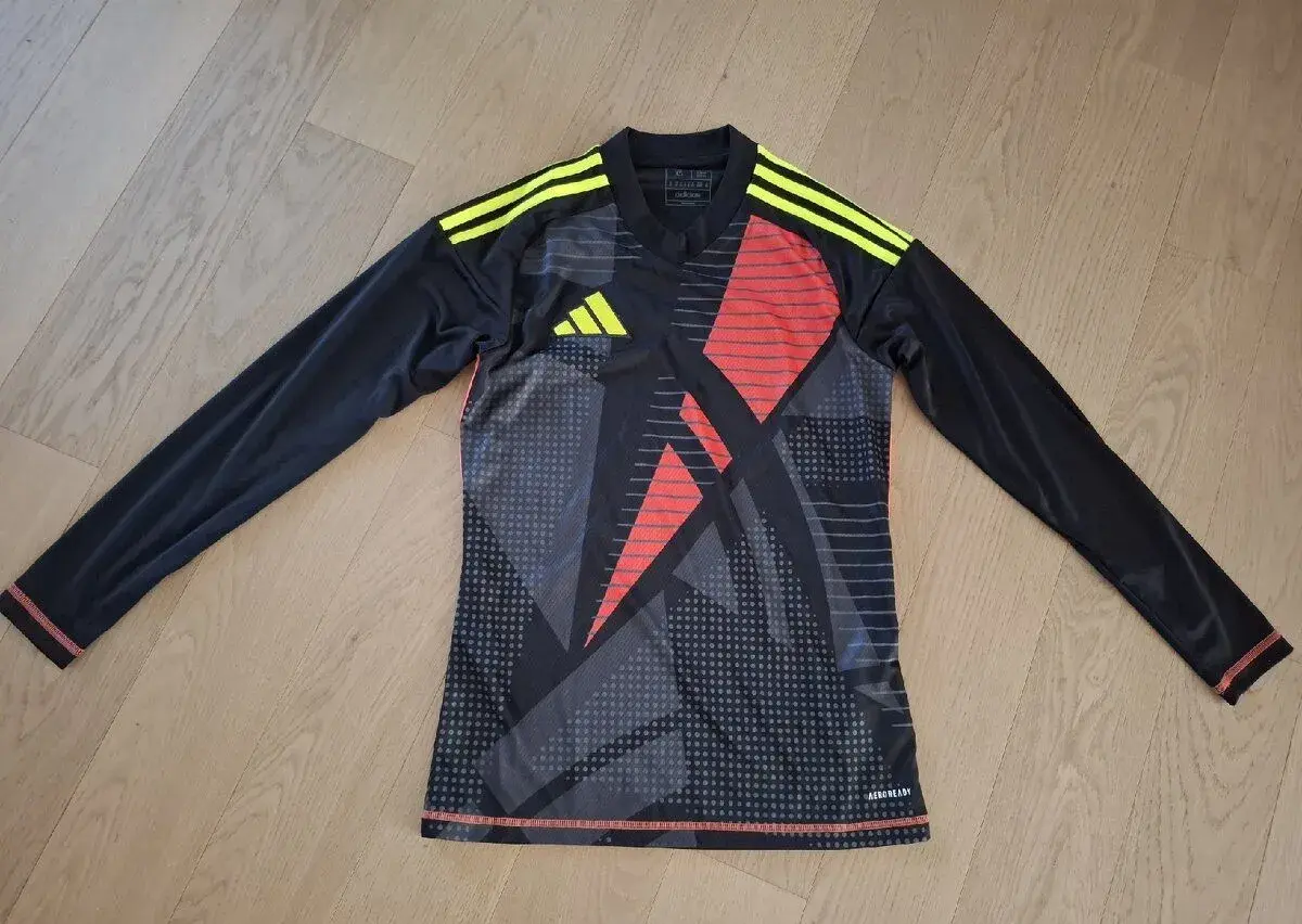 Nový brankařský dres Adidas